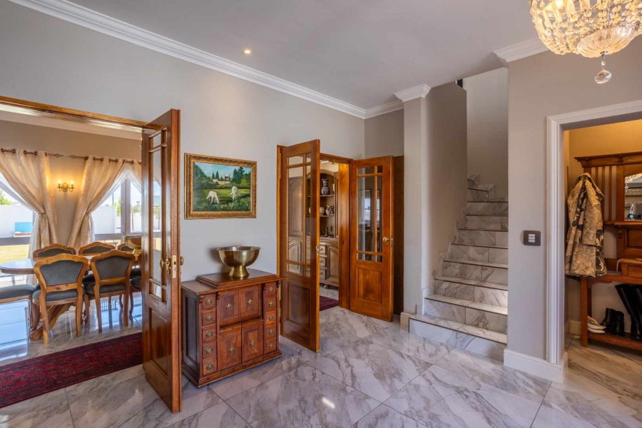 5 Bedroom Property for Sale in Val De Vie Estate Western Cape